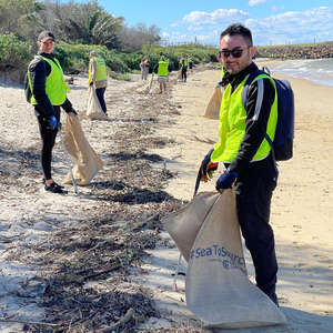 Volunteers clean up Georges River