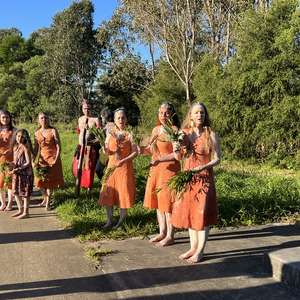 Jannawi Dance Clan led by Peta Strachan