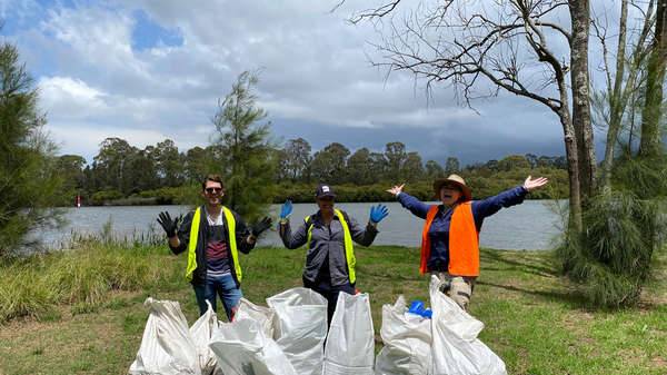 Conservation Australia Volunteers at #SeaToSource community clean up